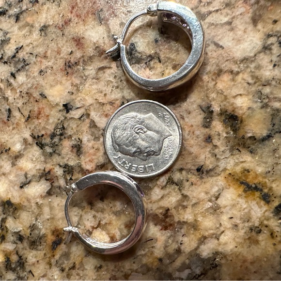 Purple gems set in sterling silver hoop earrings with lever-backs. - Picture 6 of 11